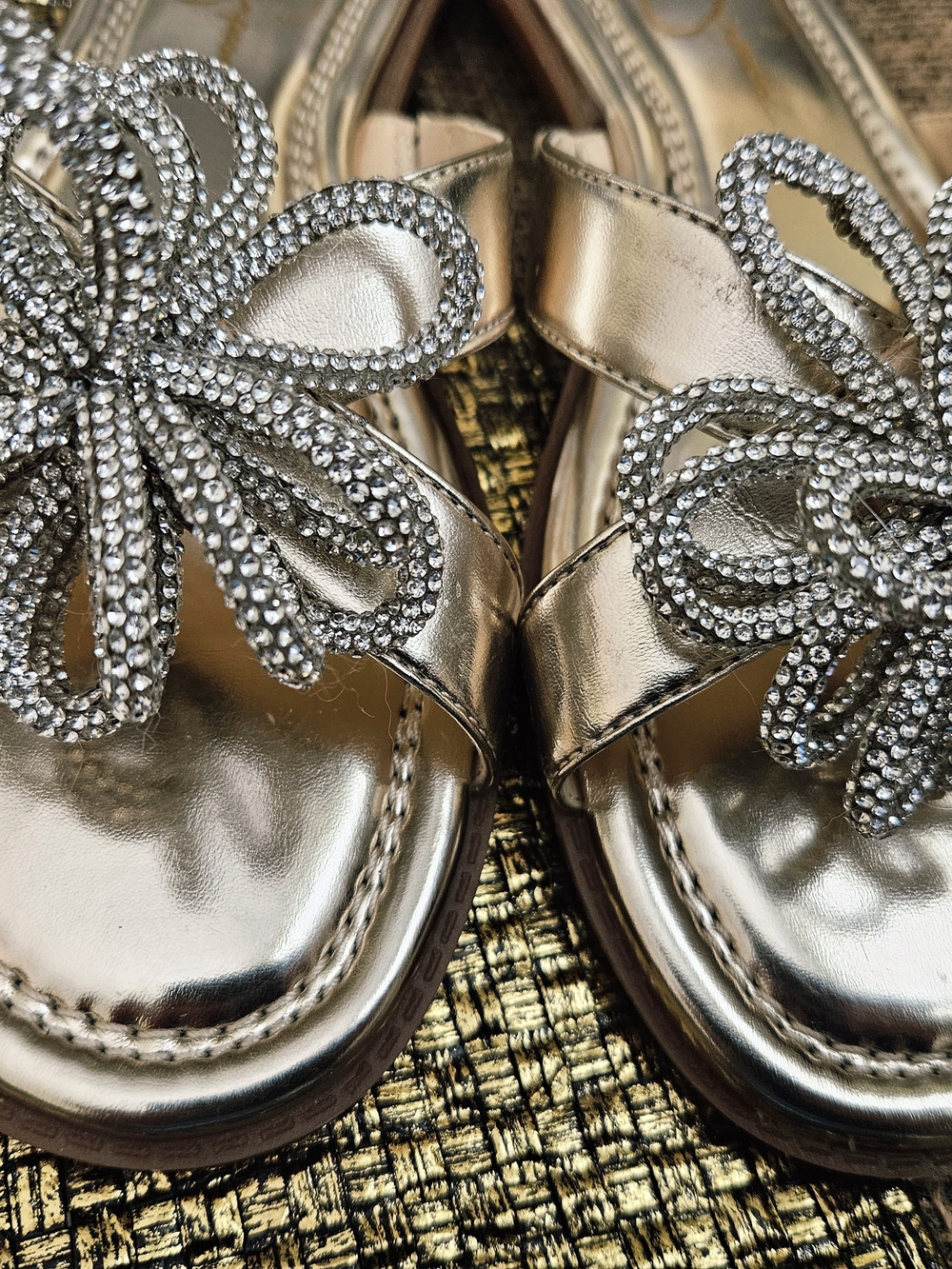 NWOB Jessica Simpson Fordin Metallic Gold Rhinestone Bow Slide Sandals W's 8M/39